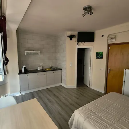 דירה Rosesapparts Estudios & Parking